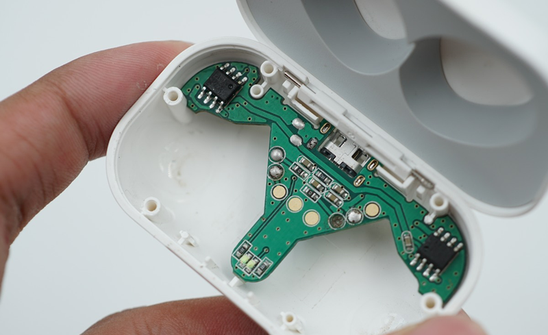TWS耳机充电盒单片机方案产品图-英锐恩科技